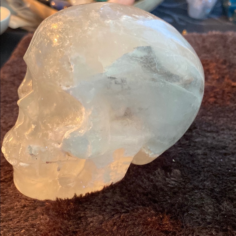 Fluorite skull 1.80lbs - Picture 2 of 8